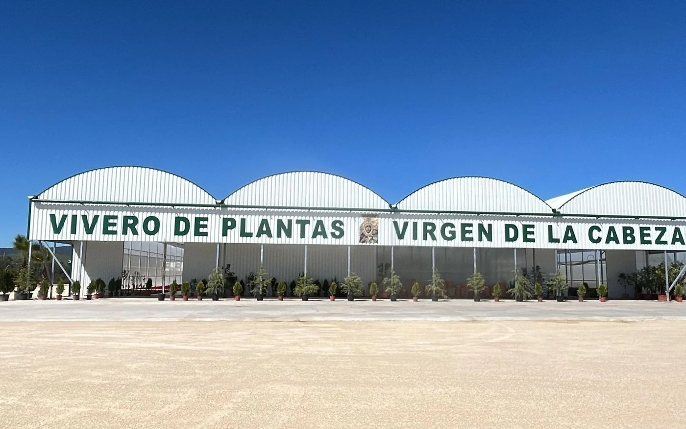 Fachada de Viveros Virgen de la Cabeza en Andújar
